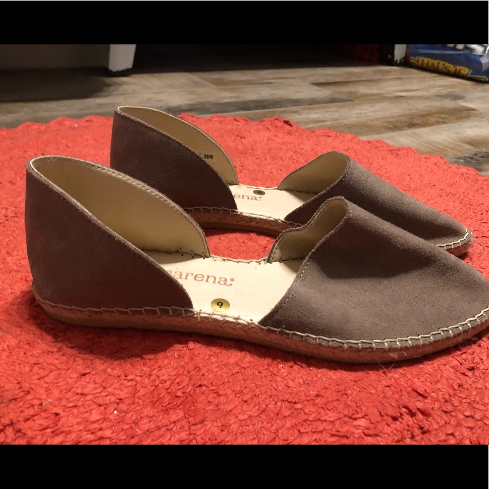 Tan / taupe women’s suede flats
